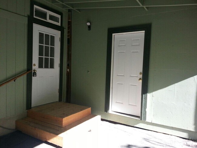 Building Photo - Maple Valley Country living - studio apart...