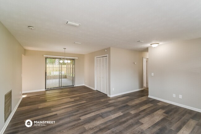 Foto del edificio - 5243 Robert Scott Dr N