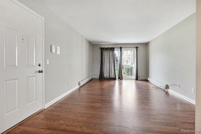 Building Photo - 2405 Torquay Ave