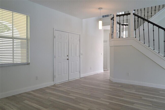Foto del edificio - 5308 Cedarshake Ln