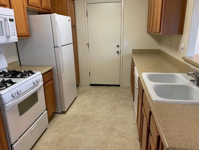 Foto del edificio - Lovely condo available in Paseo Del Lago!