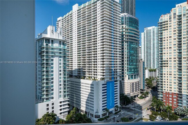 Foto del edificio - 1331 Brickell Bay Dr