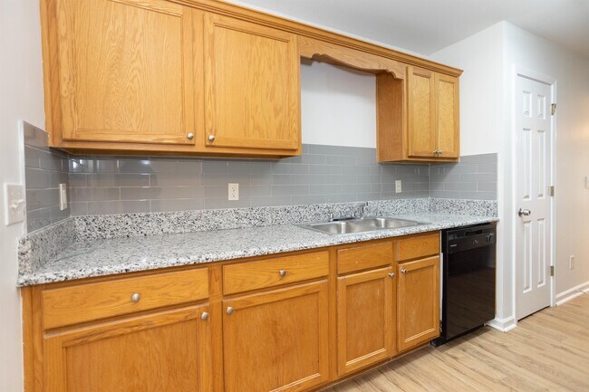 Building Photo - 1304 Stonehaven Cir