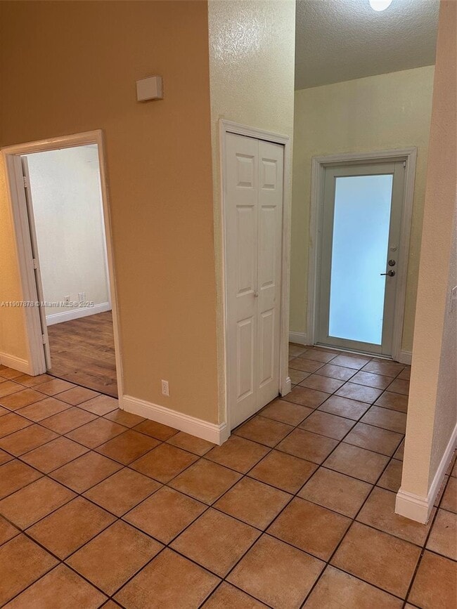 Foto del edificio - 1830 Banyan Creek Cir N