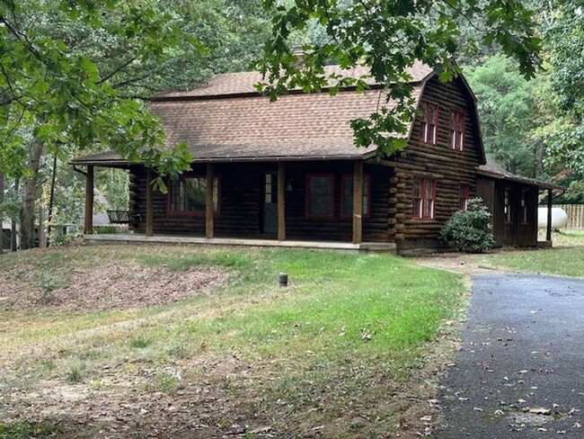 Foto del edificio - Country Charmer-4 Bedroom Log Home