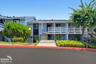 Building Photo - 1866 Fairway Cir Dr