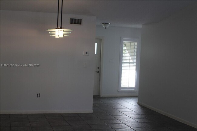 Foto del edificio - 1321 SW 151st Terrace