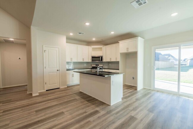 Foto del edificio - Stunning New Construction Home 4 Bed 3 Bat...