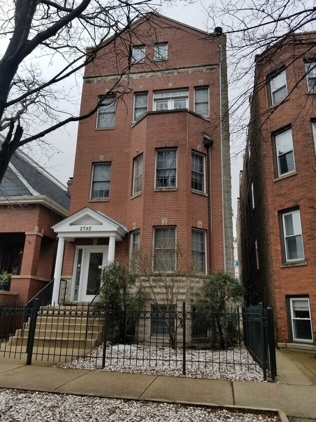 Foto principal - 2742 N Bosworth Ave