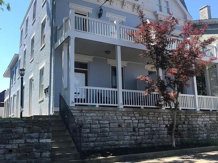 Primary Photo - 117 E 8th St