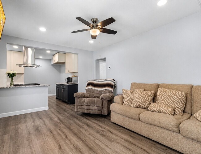 Foto del edificio - 9413 Clinton Dr