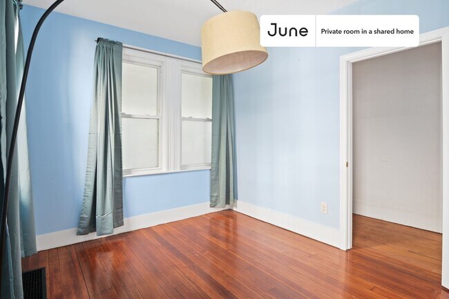 Building Photo - Room in Shared 6 bed/2 bath home in Allston