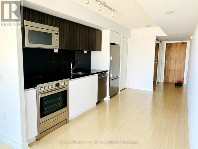 Building Photo - 75-2975 Queens Wharf Rd