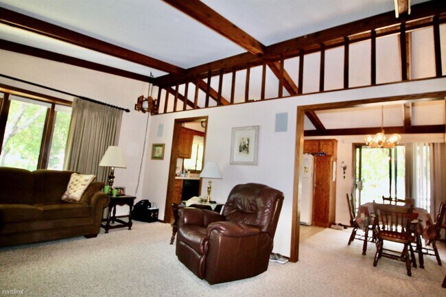 Building Photo - 4 br, 2 bath House - 3220 Everest Lane N