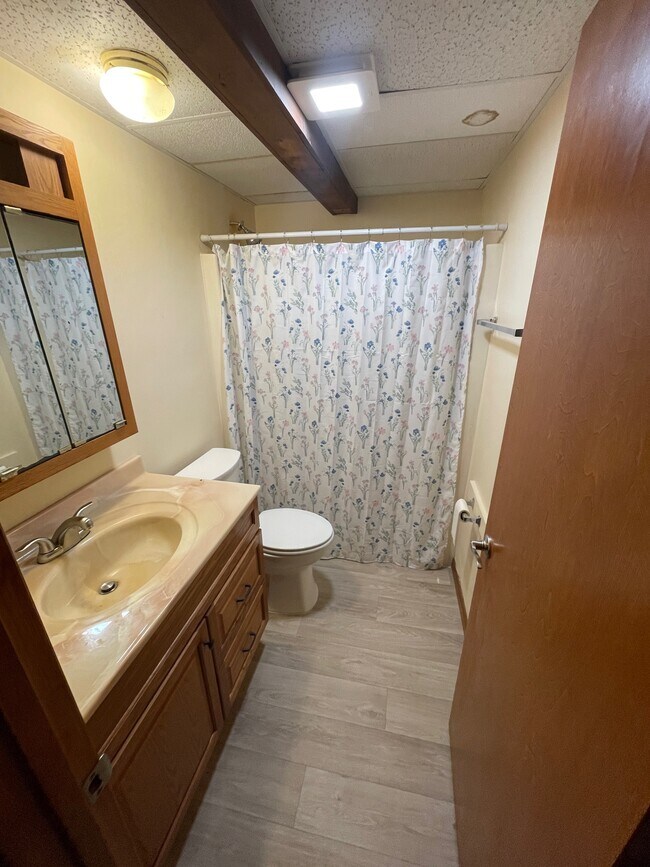 Foto del edificio - 103 Sanderson Dr