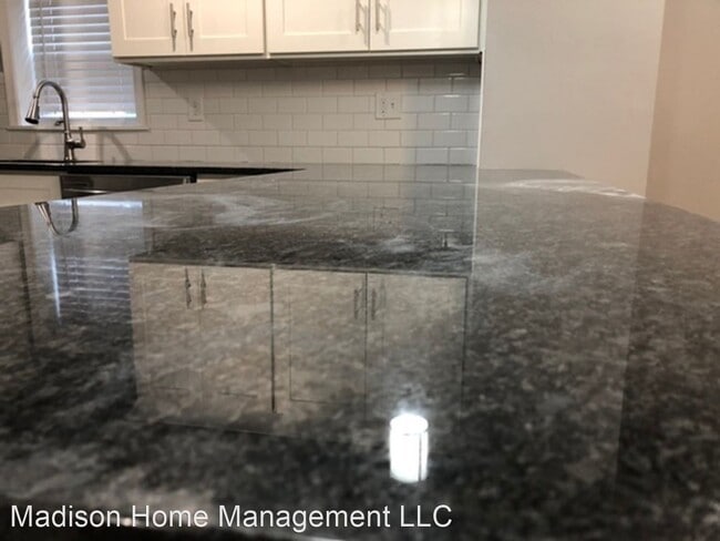 Building Photo - 3 br, 1.5 bath House - 384 Broad St