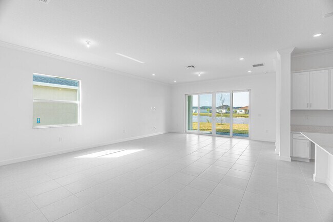 Building Photo - 13885 SE Riversway St