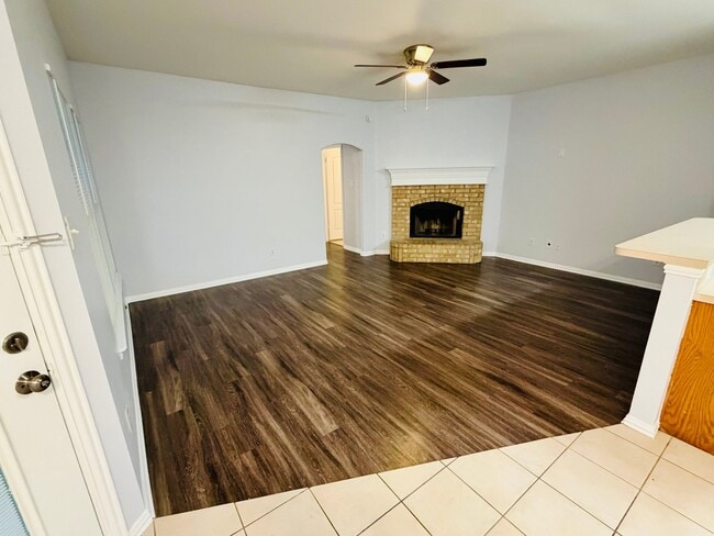 Foto del edificio - 5832 Swords Dr