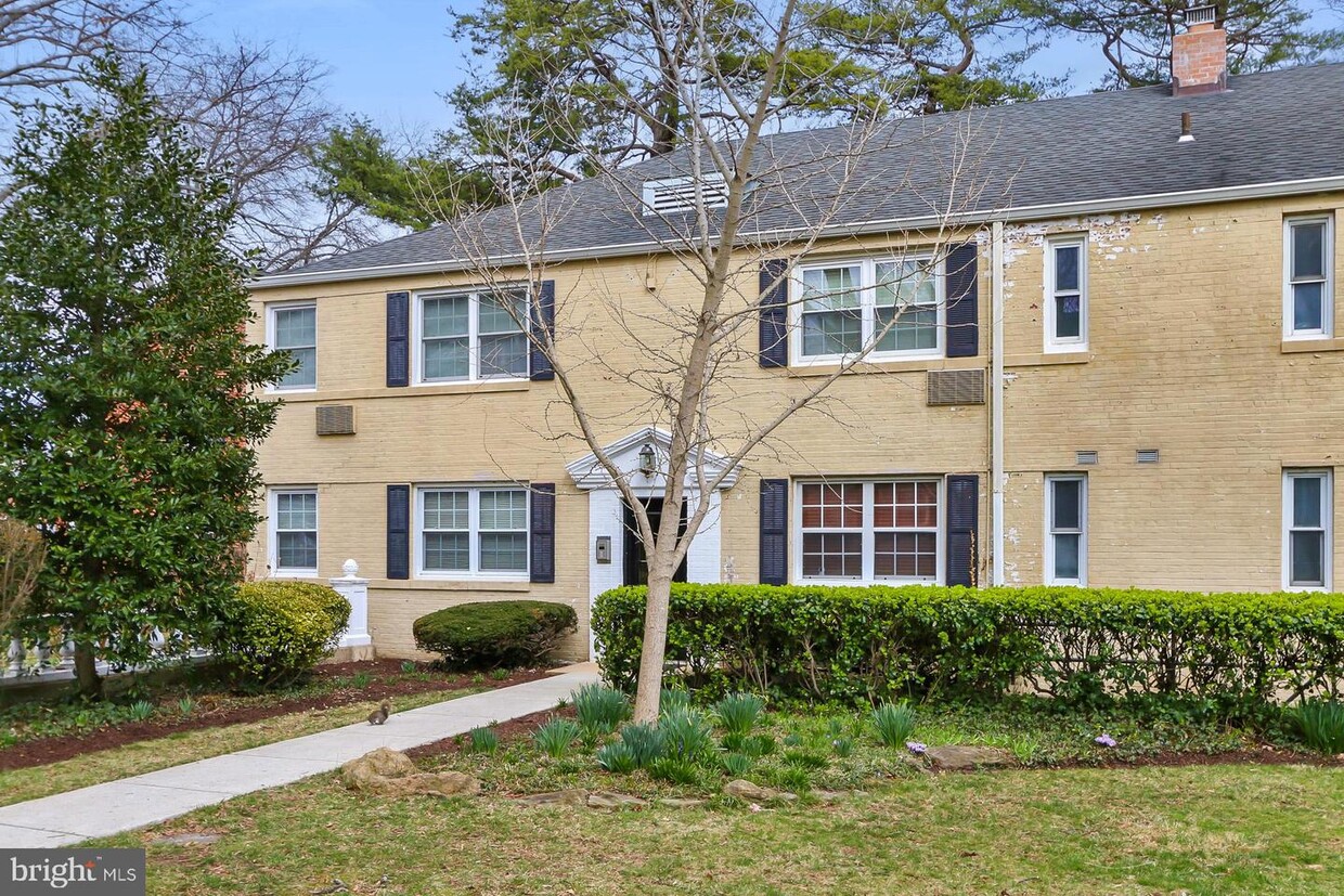 Primary Photo - 4310 N Pershing Dr