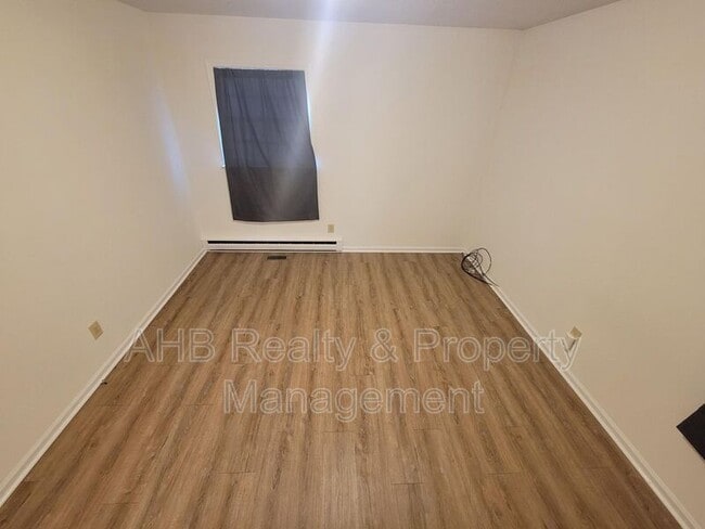 Building Photo - 709 Vanderford St