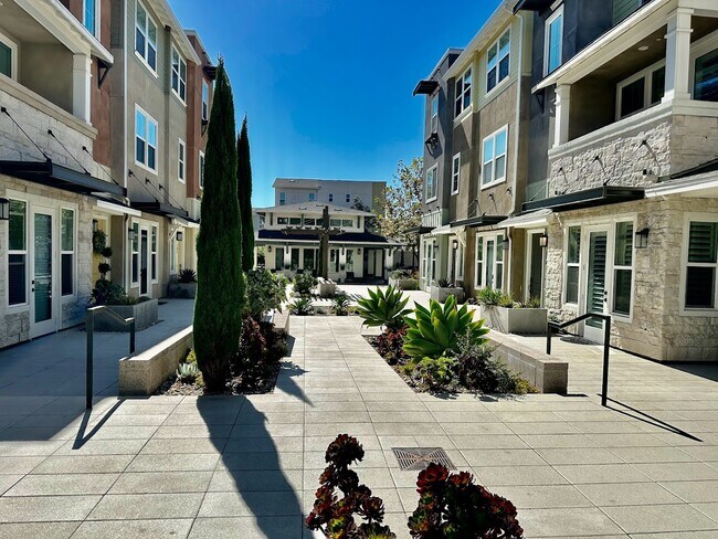 Building Photo - 5701 Surfrider Way