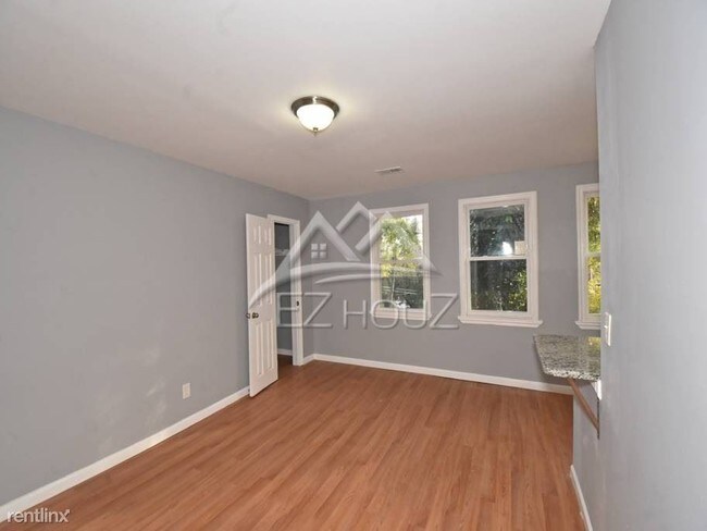 Building Photo - 5634 Midwood Ave