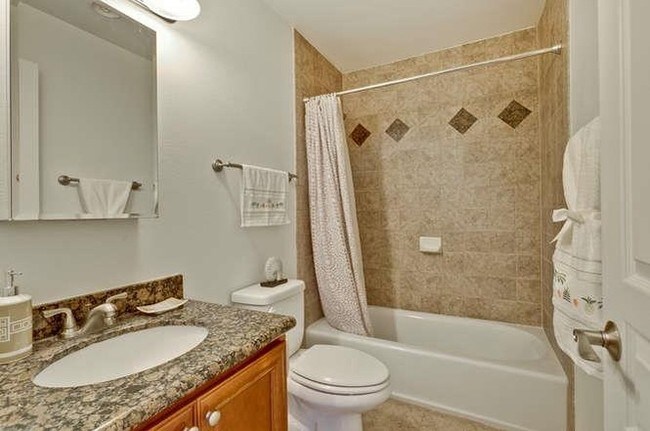 Building Photo - 2600 Cortez Dr