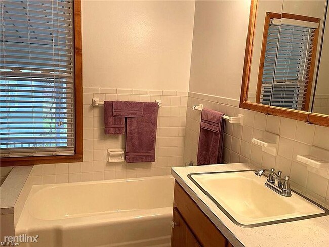 Building Photo - 3 br, 2 bath House - 288 Paris Ave NE