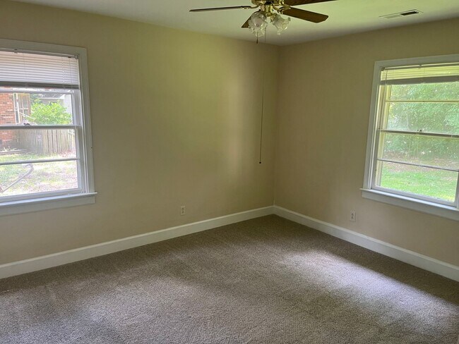 Foto del edificio - 229 Bridgeview Cir