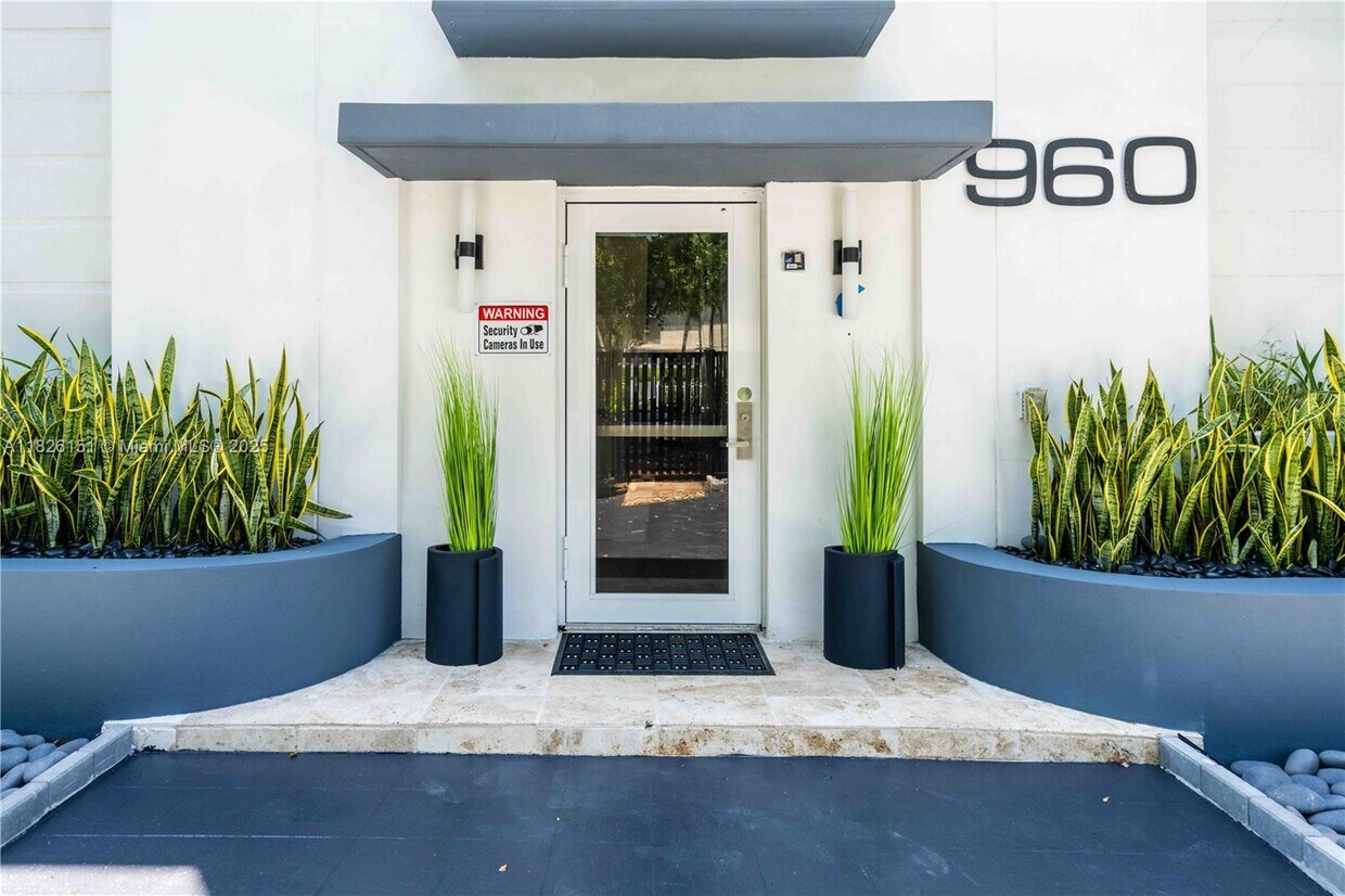 Foto principal - 960 Jefferson Ave