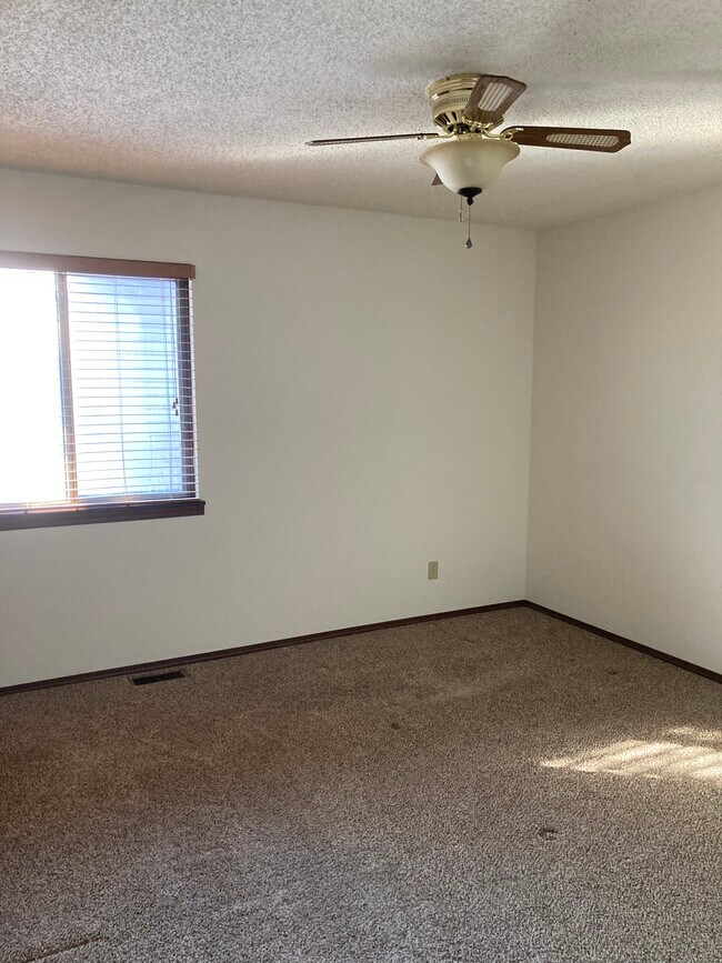 2714 Heritage Dr Unit 2714, Champaign, IL 61822 Condo for Rent in