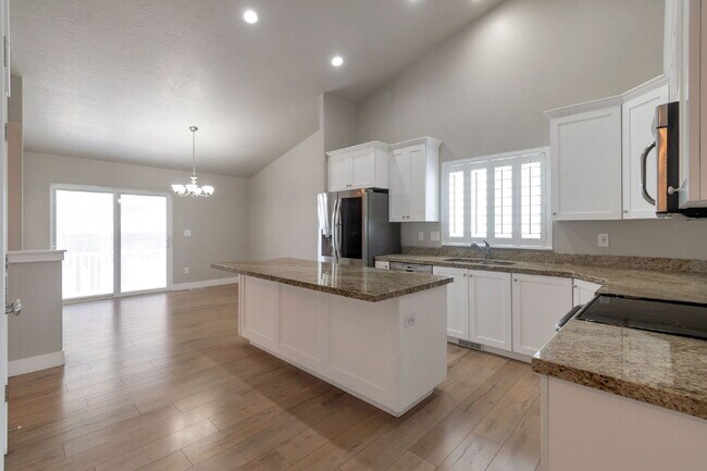 Foto del edificio - Available Now | American Fork, UT | 5 Bed | 3 Full Bath | Single-Family Home