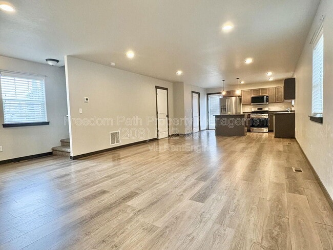 Building Photo - 1425 E Seleta Ln