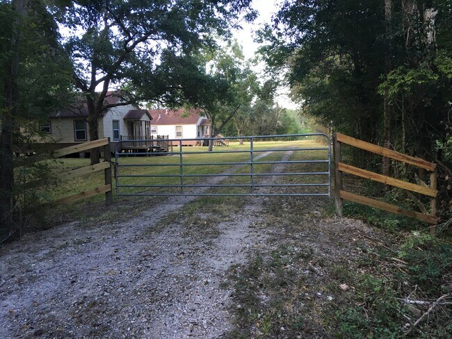 Foto del edificio - 521 County Road 192