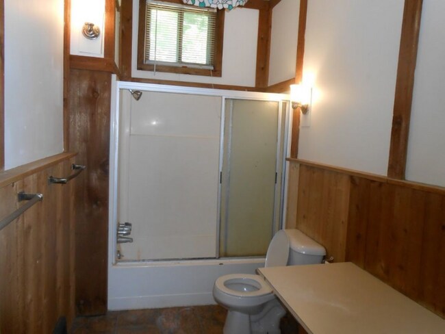 Building Photo - 537 Sycamore St
