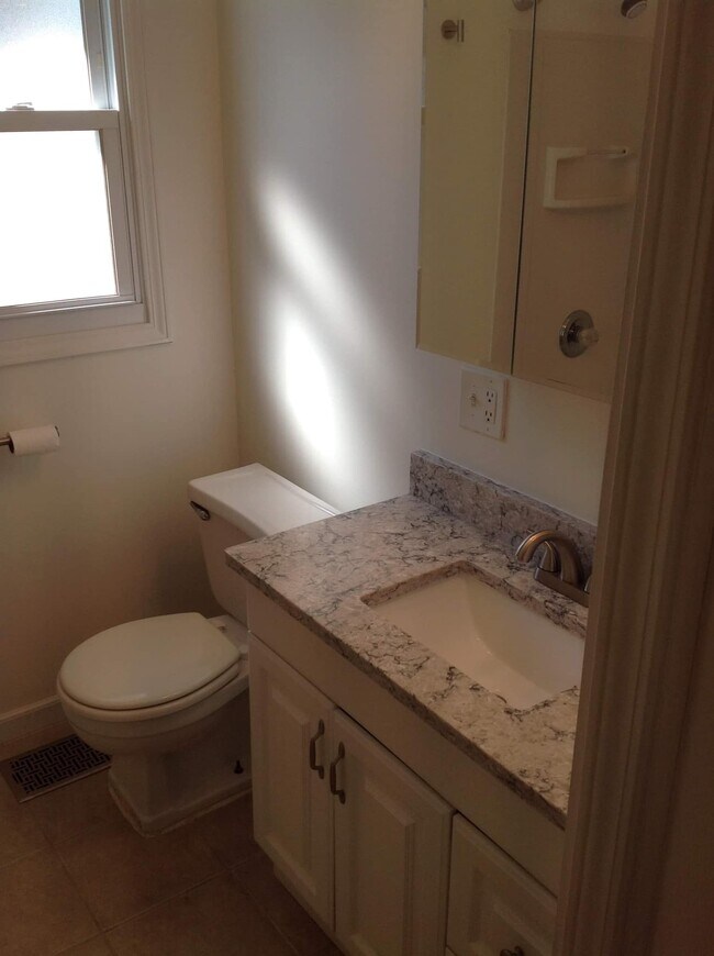 Foto del edificio - 1639 Lakeview Ter