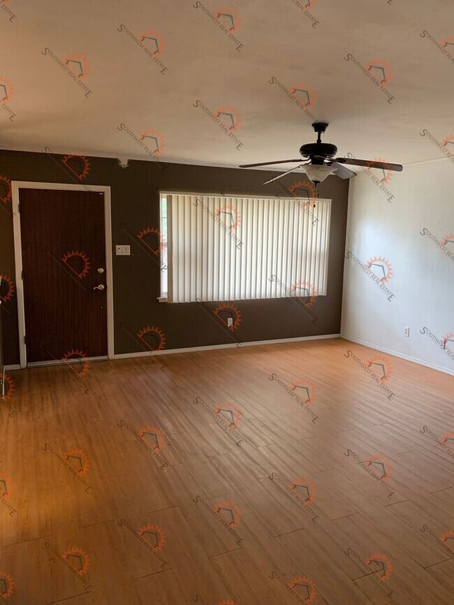 Building Photo - 3 bedroom 2 bath 1 car garage
