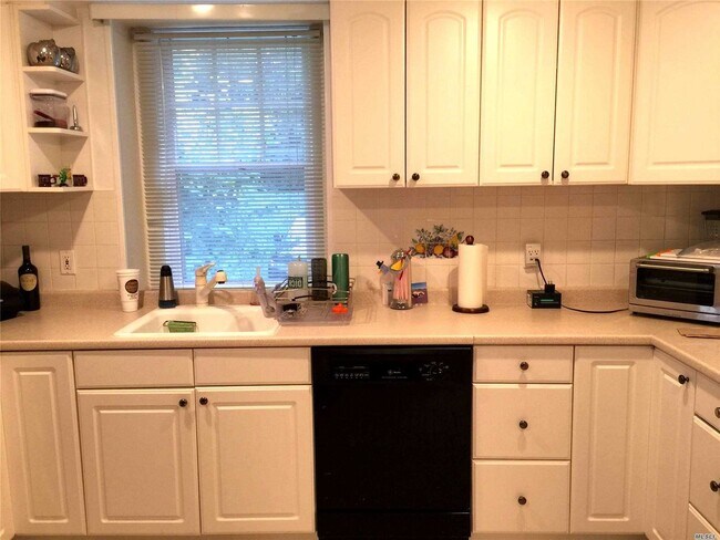 Building Photo - 41 Main St