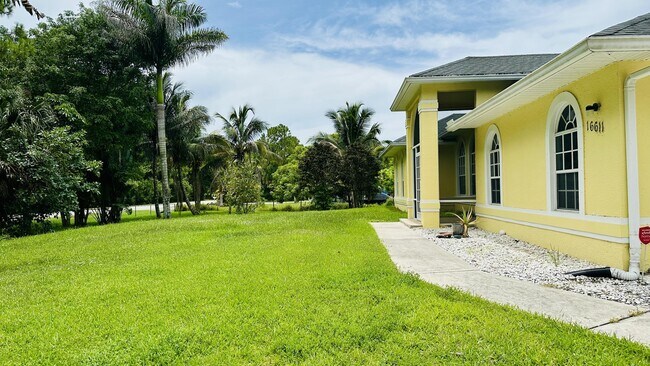 Foto del edificio - 16611 68th St N