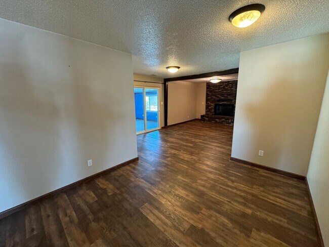 Foto del edificio - 10521 Bethel Rd