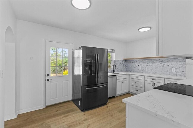 Foto del edificio - 6206 S Foster Ave