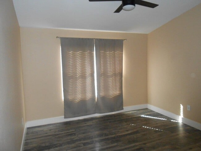 Foto del edificio - 2nd Floor 2 Bedroom Condo in Gated Community