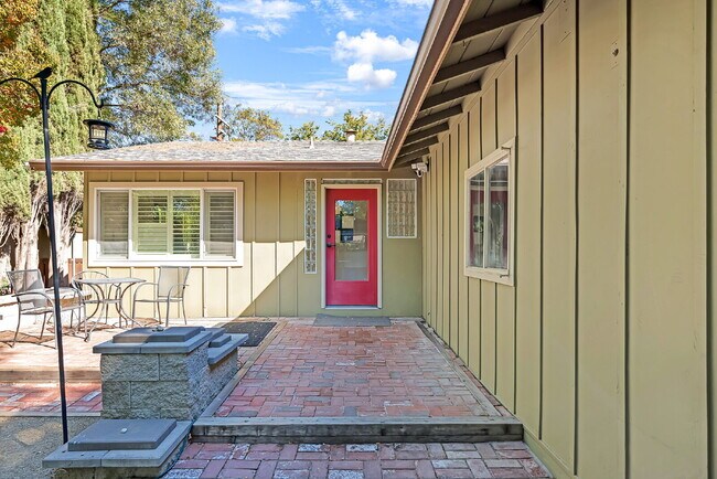Building Photo - Discover the heart of central Davis living