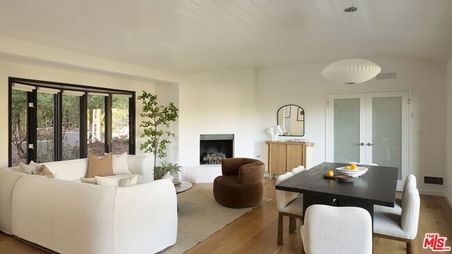 Building Photo - 5692 Holly Oak Dr