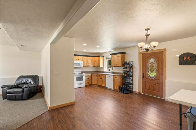 Building Photo - For Rent – Lower-Level Duplex in Sheridan