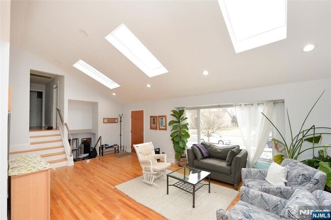 Building Photo - 16 Gurney Terrace