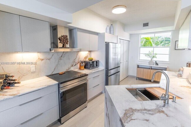 Foto del edificio - 3255 NE 184th St