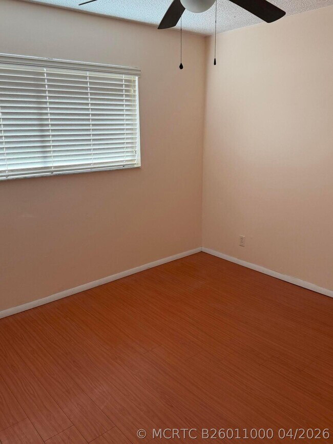 Foto del edificio - 8740 N Sherman Cir