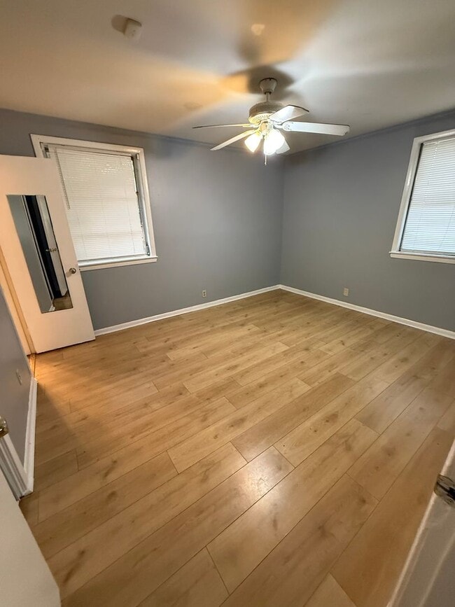 Building Photo - 714 8th Ave