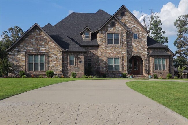 Building Photo - 1441 Le Chesnay Dr